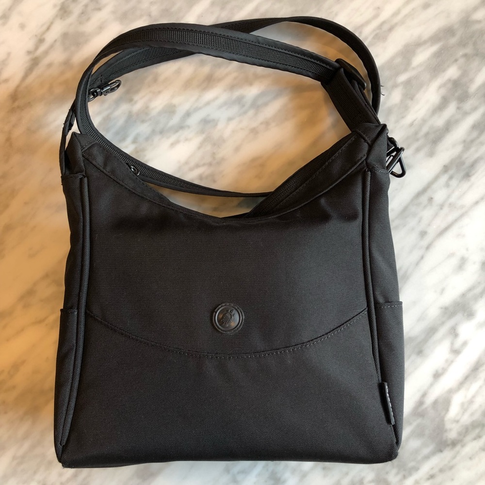 Pacsafe Citysafe 100 travel bag